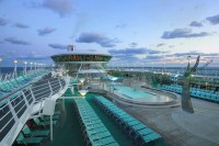 /album/galeria-de-fotos-vision-of-the-seas/a0083-rci-vision-solarium-4-jpg/